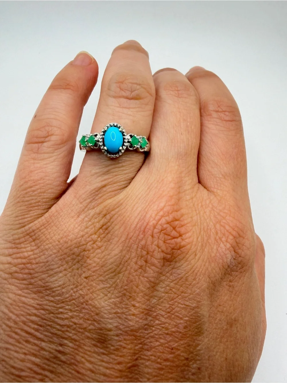 NWOT 5x7mm Sleeping Beauty Turquoise Cabochon w/ emerald accent‎ ring in 925!